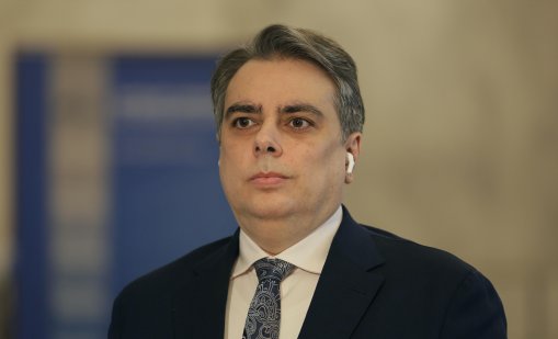 Асен Василев: Искаме мандат от българските граждани за 121 депутати