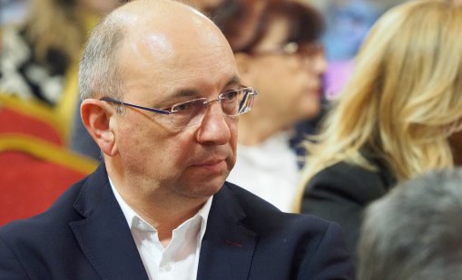 Николай Василев: Държавата се залива в пари, които се изливат в пустинята