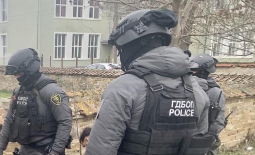 Арестуваха четирима за заплахи и насилие след спецоперация