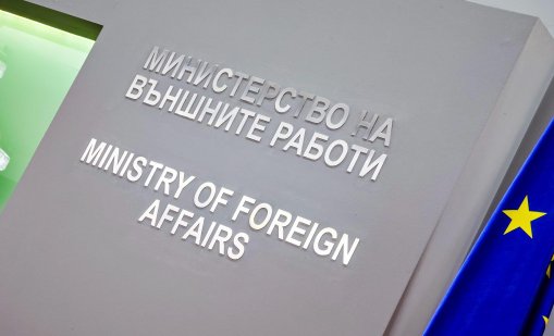 Външно предупреждава: Тайфунът &ldquo;Делфин&rdquo; в Китай ще отмени много полети