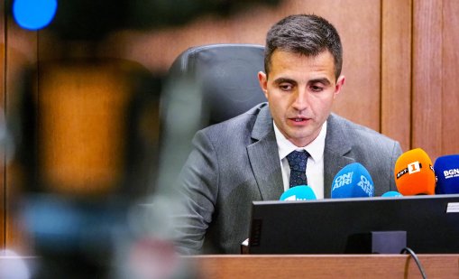 Две кримки са обвинени за кражба на 100 хил. евро от метална каса на автокъща 