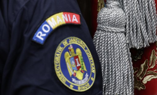 Украинско-румънска двойка опита да влезе в Румъния със скрити по телата си $1,4 млн.