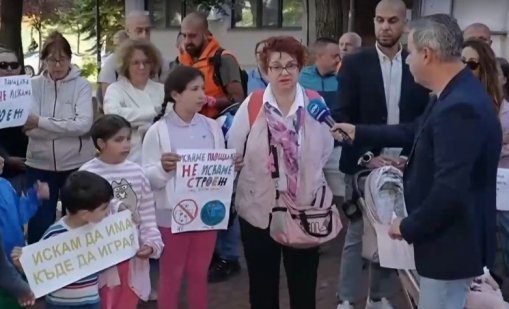 Жива верига от над 500 семейства иска да спре строеж в Пловдив