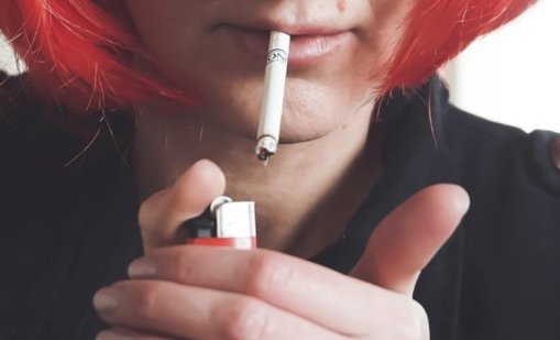 Франция забрани цигарите и на плажове, паркове и спирки