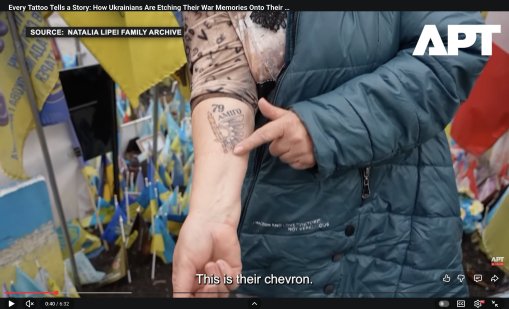 Ранените украински войници си правят татуировки като форма на терапия ВИДЕО