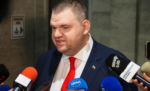 Стотици от ДПС: Подкрепа за нашия лидер Делян Пеевски! "Не" на омразата!