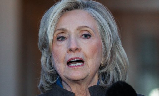 Хилари Клинтън получи нервен срив докато я разпитваха за Епстийн, заудря по масата ВИДЕО
