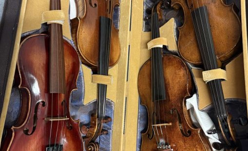 Недекларирани цигулки задържаха митничари на Летище София