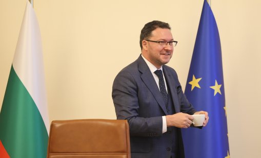 Митов нападна Радев, съмнява се, че Борисов и Паскал са се виждали