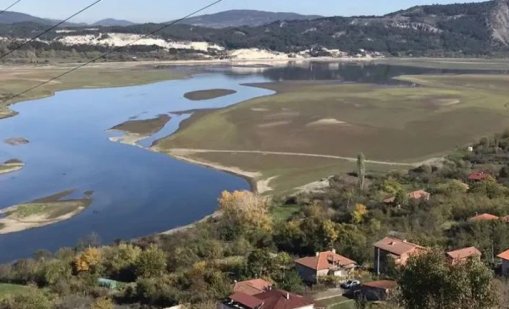 Язовир "Студен кладенец“ се е превърнал в пустиня