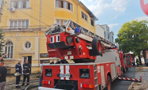 Пожар в кооперация в Банско, изпратени са екипи от пожарната