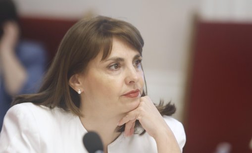 Ефремова обеща: Минималната заплата ще скочи от 1 януари 2027 г.