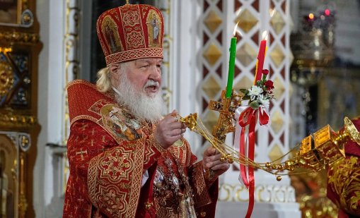 Патриарх Кирил прекъсна службата за Великден за да благодари на Путин 