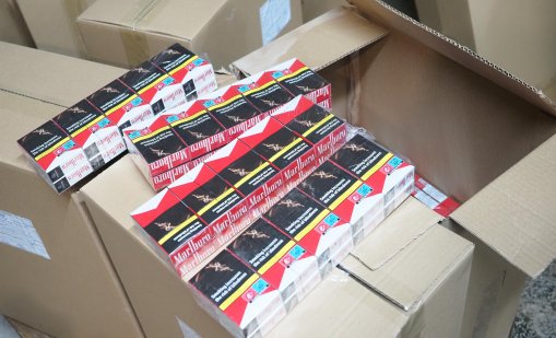 Разбиха нелегална фабрика за цигари в Дупница при мащабна акция на МВР 