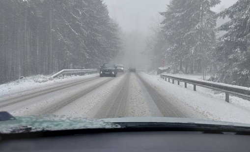 Сняг на Петрохан в последния ден от април 