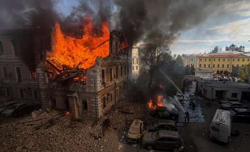 Катедрали, книги и артефакти: Украйна обвинява Русия в системното им унищожаване