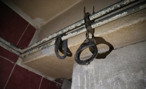 Жена държала своя роднина заключена в мазе цели 2 години