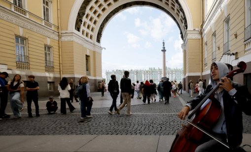 Има ли паника: Руснаците масово изнасят пари извън страната, кешът стана предпочитан
