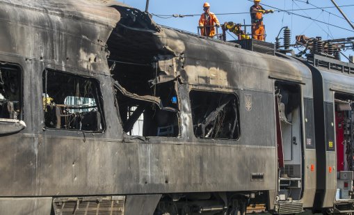 Масирана атака: Руски дронове и ракети поразиха жп възел край Киев