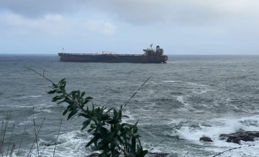 Отлагат изтеглянето на танкера "Кайрос", изоставен край Ахтопол