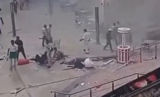 Взрив уби трима в мол в Кайро