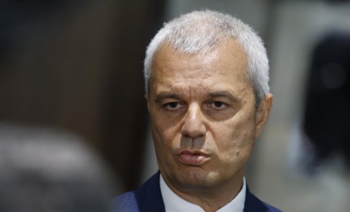 Костадинов към Стоянов: Да се занимава с националната сигурност, а не с хибридни операции