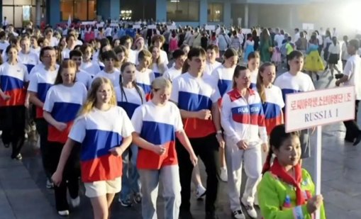 Училището в Русия свърши, отиваме на летен лагер в Северна Корея  