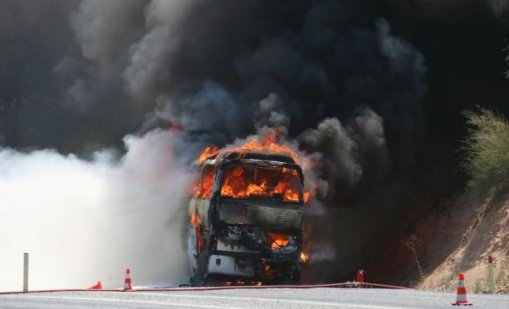 Автобус горя на пътя Айтос-Бургас, няма жертви