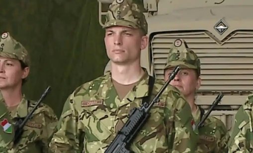 След загубата на Орбан синът му си би шута от унгарската армия 