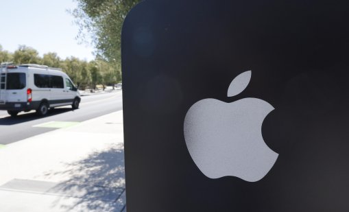 Пак технически проблеми: Apple отлага ключови подобрения на Siri 