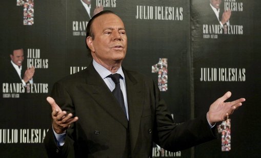 Хулио Иглесиас за обвиненията в сексуален тормоз: Абсолютно неверни! 