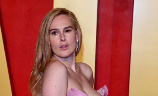 Дъщерята на Брус Уилис работи на 4 места, за да отглежда детето си