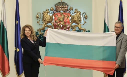 Йотова връчи трибагреника на 35-та българска антарктическа експедиция (СНИМКИ)
