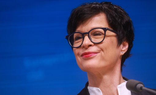 Дипломат поиска Марта Кос да бъде отстранена от ЕК незабавно