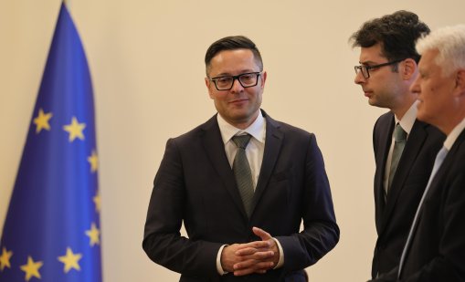 Министър Пулев спира обществените поръчки, ще прави ревизия