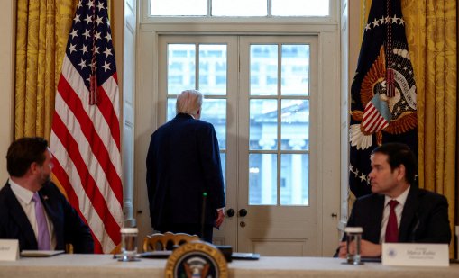 Балната зала на Тръмп в Белия дом: Фалшиви прозорци и стълби, водещи към нищото