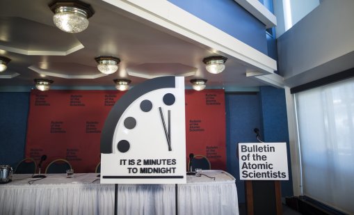 По-близо до апокалипсиса: Стрелките на "Часовникът на Страшния съд" са на 85 сек. до полунощ ВИДЕО