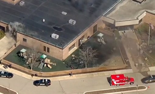 Престрелка в Мичиган, автомобил се вряза в синагога