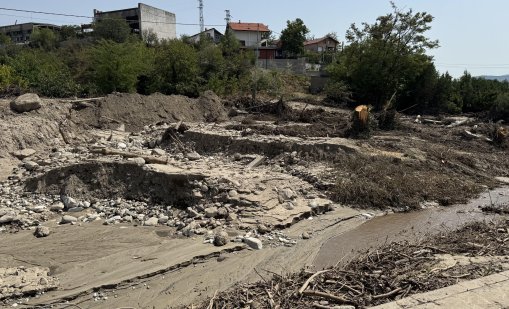 След наводнението в Струмяни: Търсят доброволци, вода и оборудване