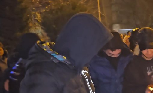 Маскирани са се насочили към централата на "ДПС - Ново начало"