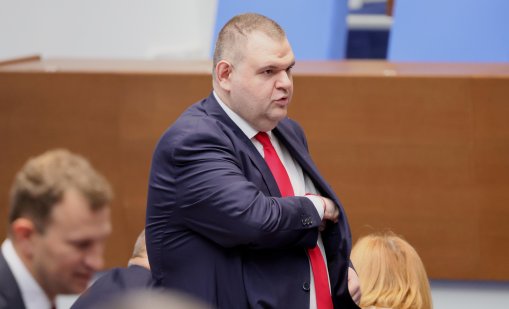 Пеевски: Подкрепяме постигнатото замразяване на договора с "Боташ" 