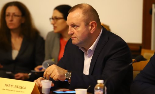 Джиков: Превозвачите отказват превоз на зърно през Черно море