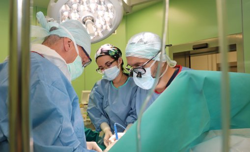 Извършиха първите бъбречни трансплантации в историята на ВМА