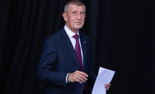 Мъж с бастун нападна Андрей Бабиш и го прати в болница