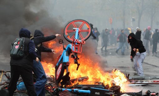 Напрежението се разраства: сблъсъци между студенти и полицията в Брюксел
