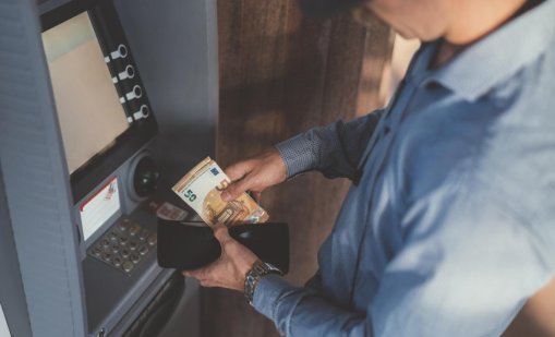 Швеция съветва гражданите си да имат кеш за 7 дни в случай на война