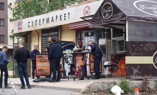 Двама от четиримата, намушкани с нож от жена от Литва, са в реанимация 