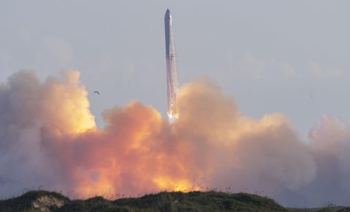 След девет взрива десетият тест на Starship на Илон Мъск беше успешен ВИДЕО