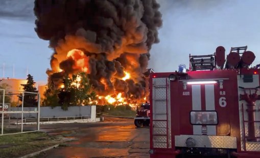 Украински дрон запали нефтено депо в Севастопол