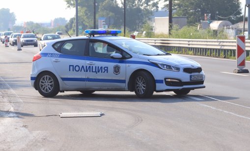 Химически тоалетни паднаха от камион на магистрала "Тракия"